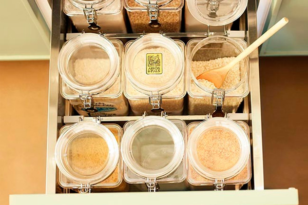 Хранить сыпучие продукты в пакетах теперь легко