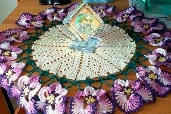 Салфетка с ирисами