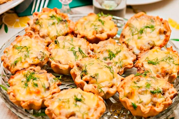 Тарталетки с сыром и грибами