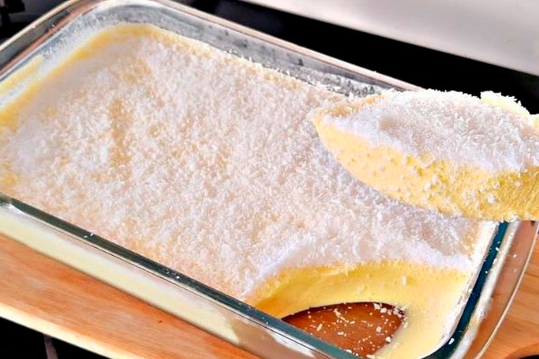 Соседка поделилась рецептом вкусного десерта из 3 ингредиентов. Пальчики оближешь