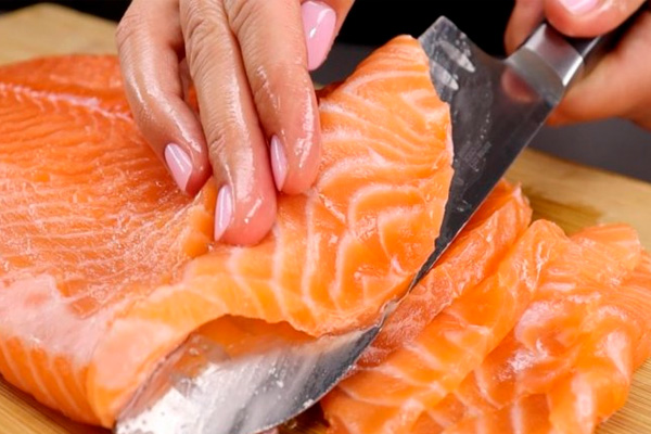 Засаливаем рыбу простым способом: вкуснее и надёжнее чем в магазине