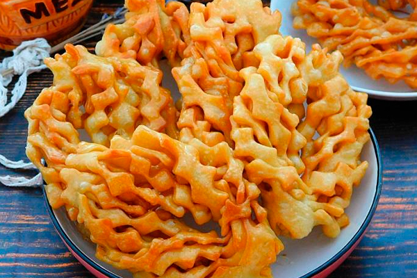 Мало кто так готовит хворост. Хрустящая вкуснятина из самых простых продуктов