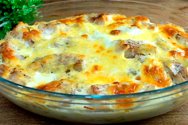 Вкуснейшая рыба с картошкой в духовке: готовится всё в одной посуде, очень удобно и просто