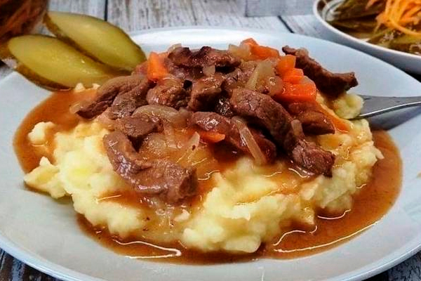 Рецепт домашнего гуляша, который знаком нам с детства